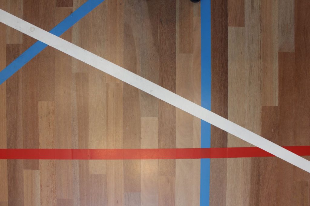 Sportvloer, sportieve inrichting, speciale verlichting, kunst, balie, interieurbouw